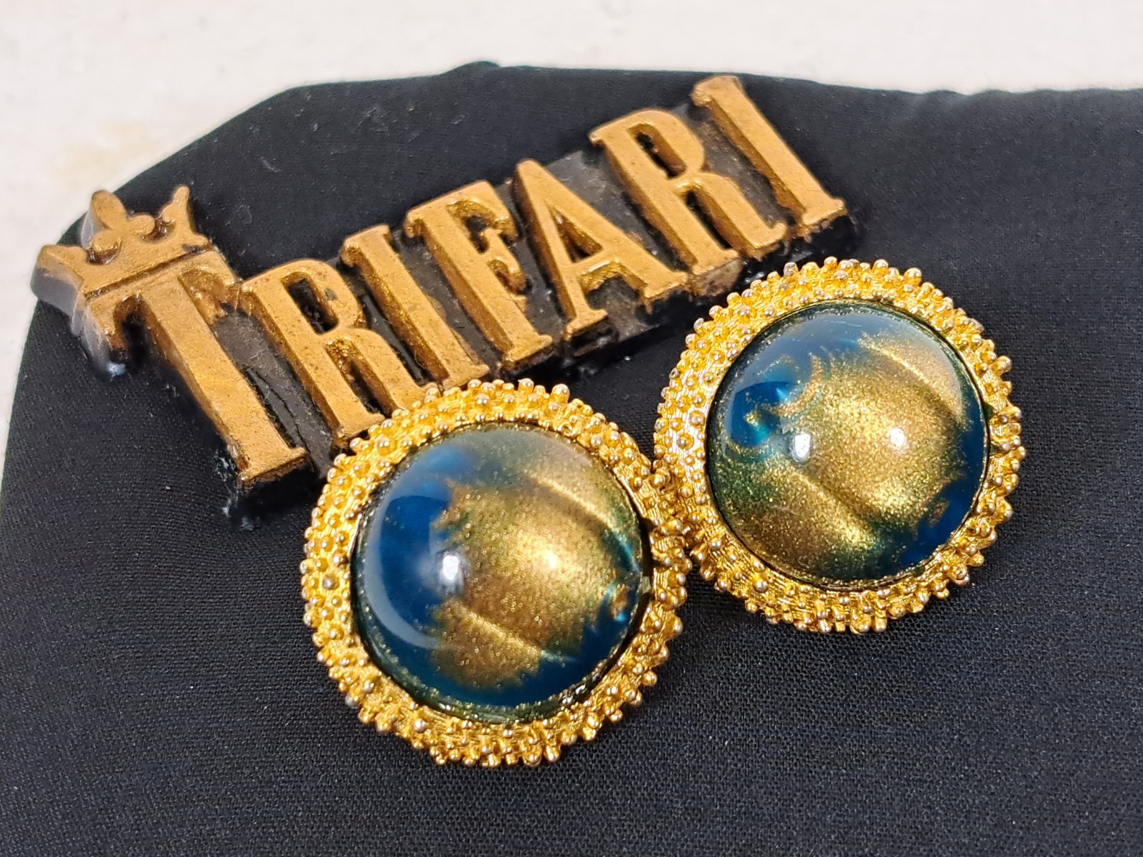 TRIFARI Three-Strand Green Golden Glow ILLUSION Moonglow Beads Necklace Earrings image 4