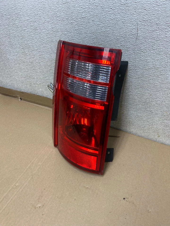 Lanterna traseira lateral esquerda Dodge Grand Caravan 2008 a 2010 fabricante de equipamento original U0874 DW - Imagem 2 de 4