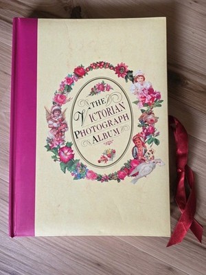 Vintage Victorian Photo Picture Album 1999 By DS-MAX