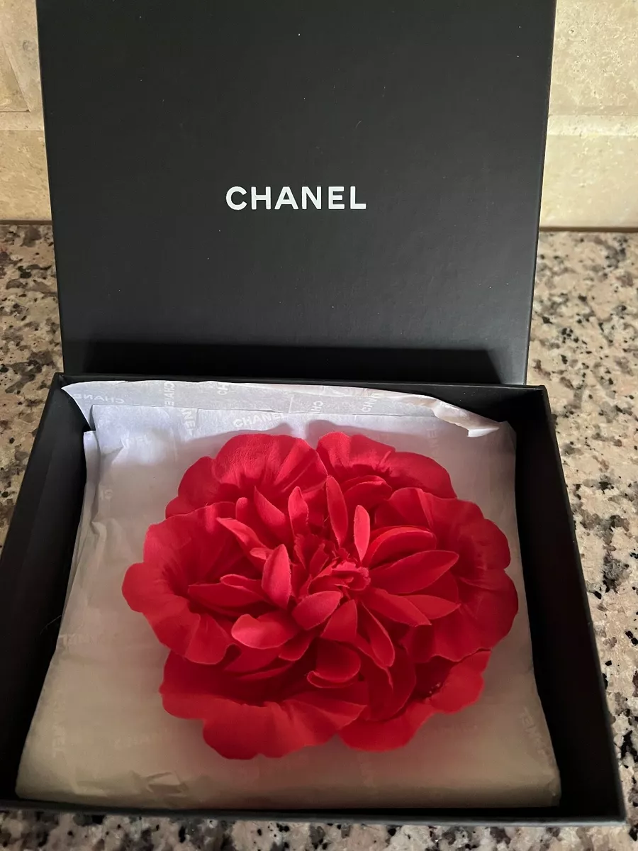 Auth CHANEL Haute Couture White Camellia Brooch Vintage 