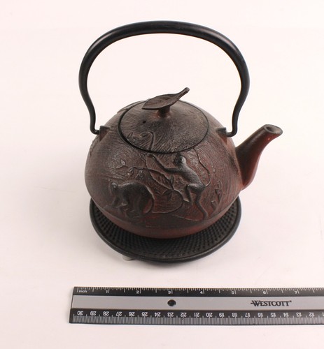 Teavana Year of the Monkey Gusseisen Emaille-gefütterte Teekanne mit Untersetzer - Bild 15 von 18