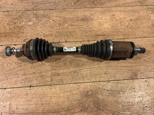 BMW X1 E84 18d 20d  N47 Antriebswelle vorne links 7591681 Automatik Baujahr 2011