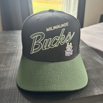 Mitchell & Ness Milwaukee Bucks Men s 7 1/4 Fitted Hat
