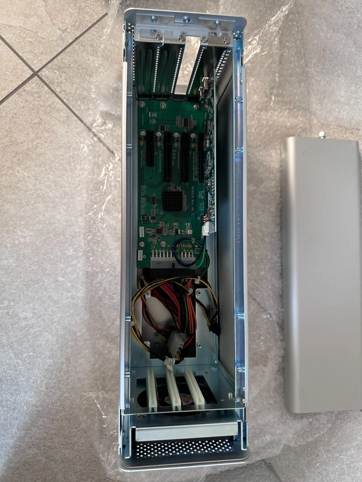 Magma ExpressBox 3T - Chassis di Espansione PCIe Thunderbolt 2 - Immagine 4 di 4