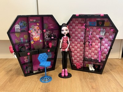 Monster High Draculocker Playset - Complete - With Draculaura Doll & Accessories