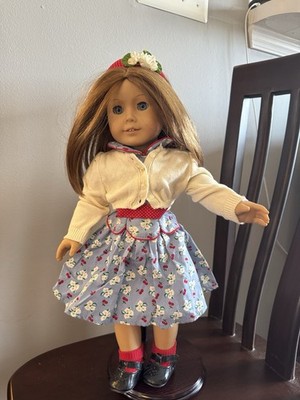 American Girl EMILY BENNETT Doll (Retired)   With Stand & Extra Outfits   2008