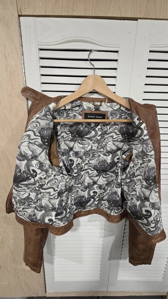 Chaquetas de cuero remache negro para mujer talla M Foto 4 de 4