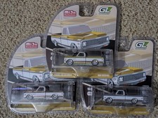 Greenlight Regular, Chrome  Raw Chase 1972 Chevrolet C10 Short Bed Yellow Mijo