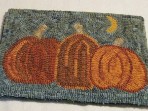 FOLK ART HAND HOOKED WOOL RUG PUMPKINS