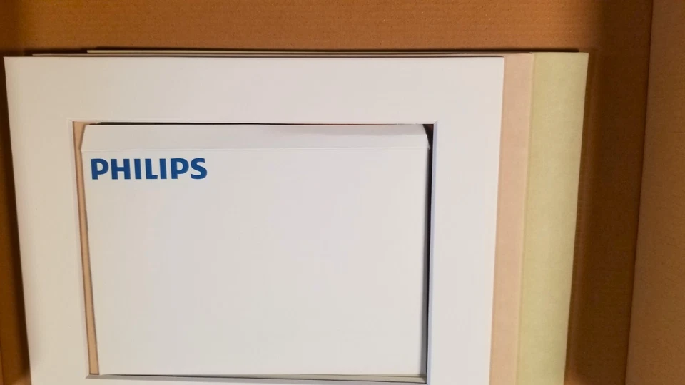 Philips 10.4" Digital Photo LCD PANEL SPF3400/G7 Brown Frame 2GB Store up 10,000 - Image 3 of 4