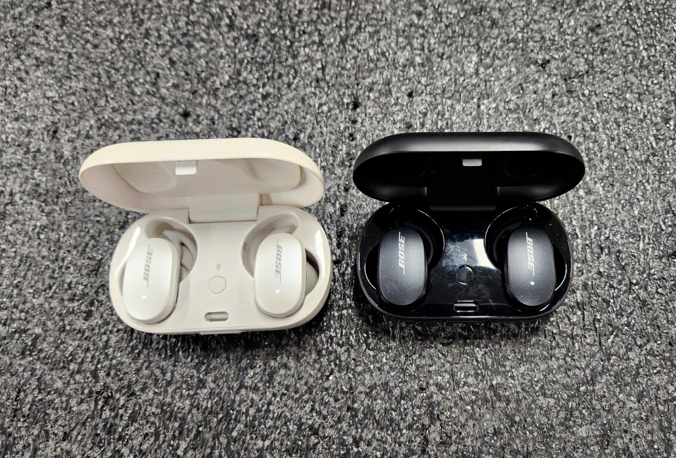 Bose QuietComfort Noise Cancelling Earbuds 429708 Wireless Bluetooth Black/White-image