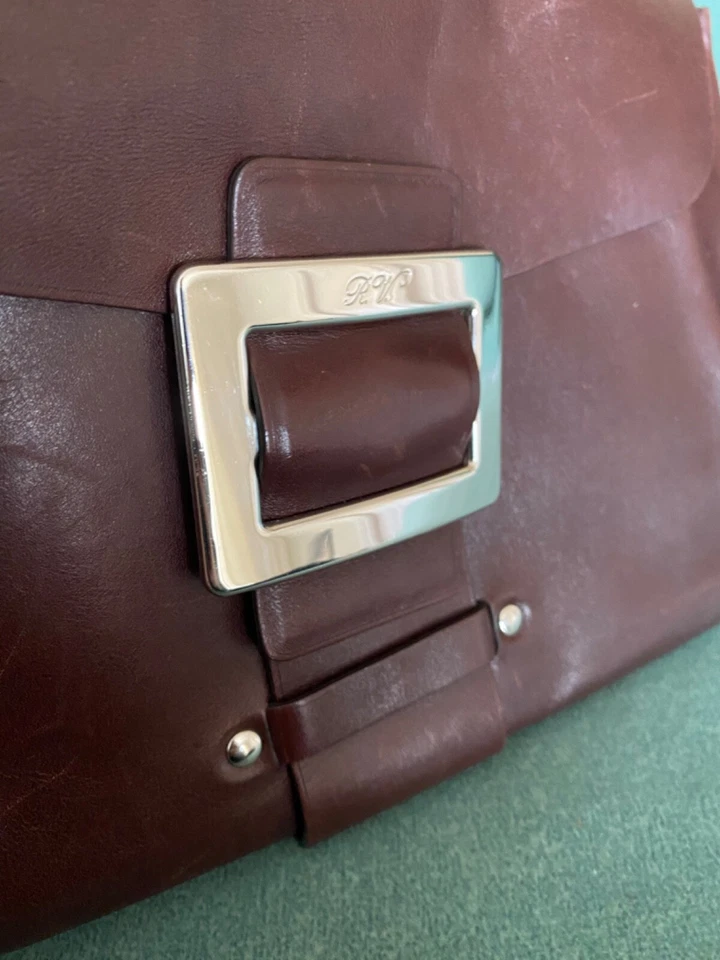 Bolso de hombro Roger Vivier vintage de cuero con detalles de cadena y remache en muy buen estado Foto 2 de 4