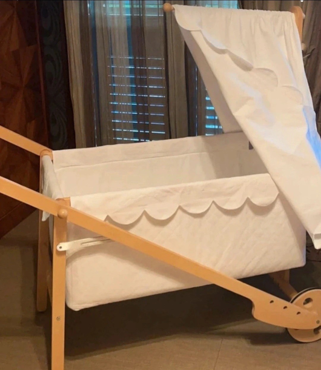 Culla/Lettino Neonato in Legno con Ruote e Velo Cappottina Bianco Naturale
