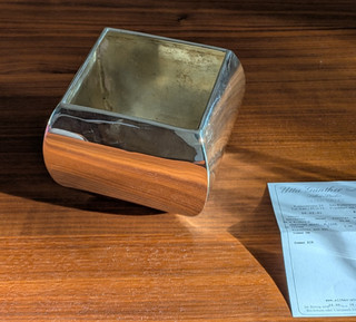 Edler Designer Übertopf von FINK – Schwere Versilberung (quadratisch konisch)
