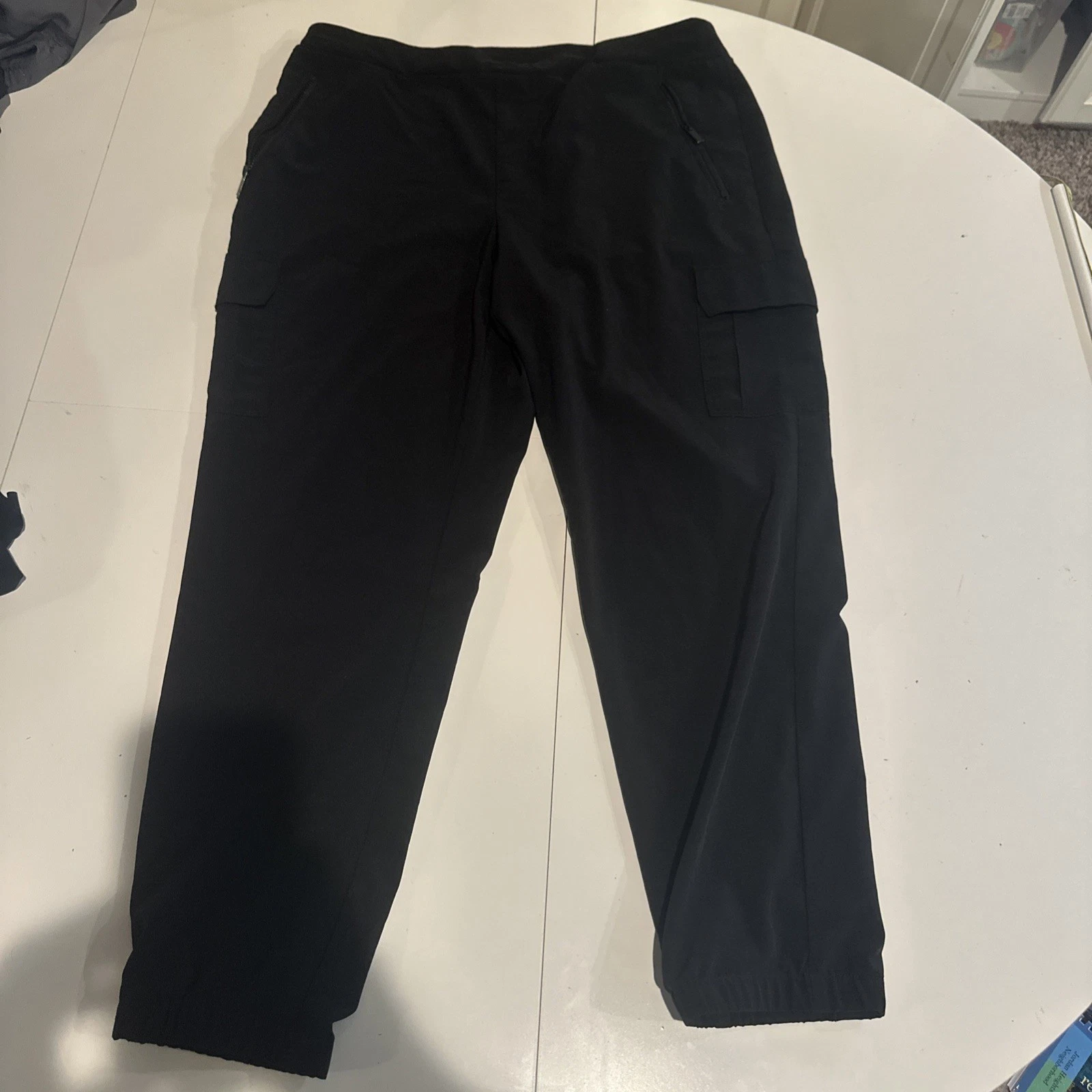 17. Chicos Sz 1.5 (10) Zenergy Black Flat Front Zip Pockets Capri Pull On Cargo
Opens in a new windo