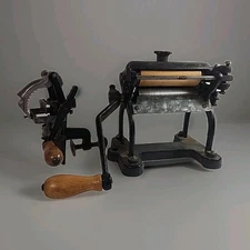 ANTIQUE VITANTONIO HAND CRANK PASTA MAKER/ROLLER - CAST IRON gnocchi & cavatelli