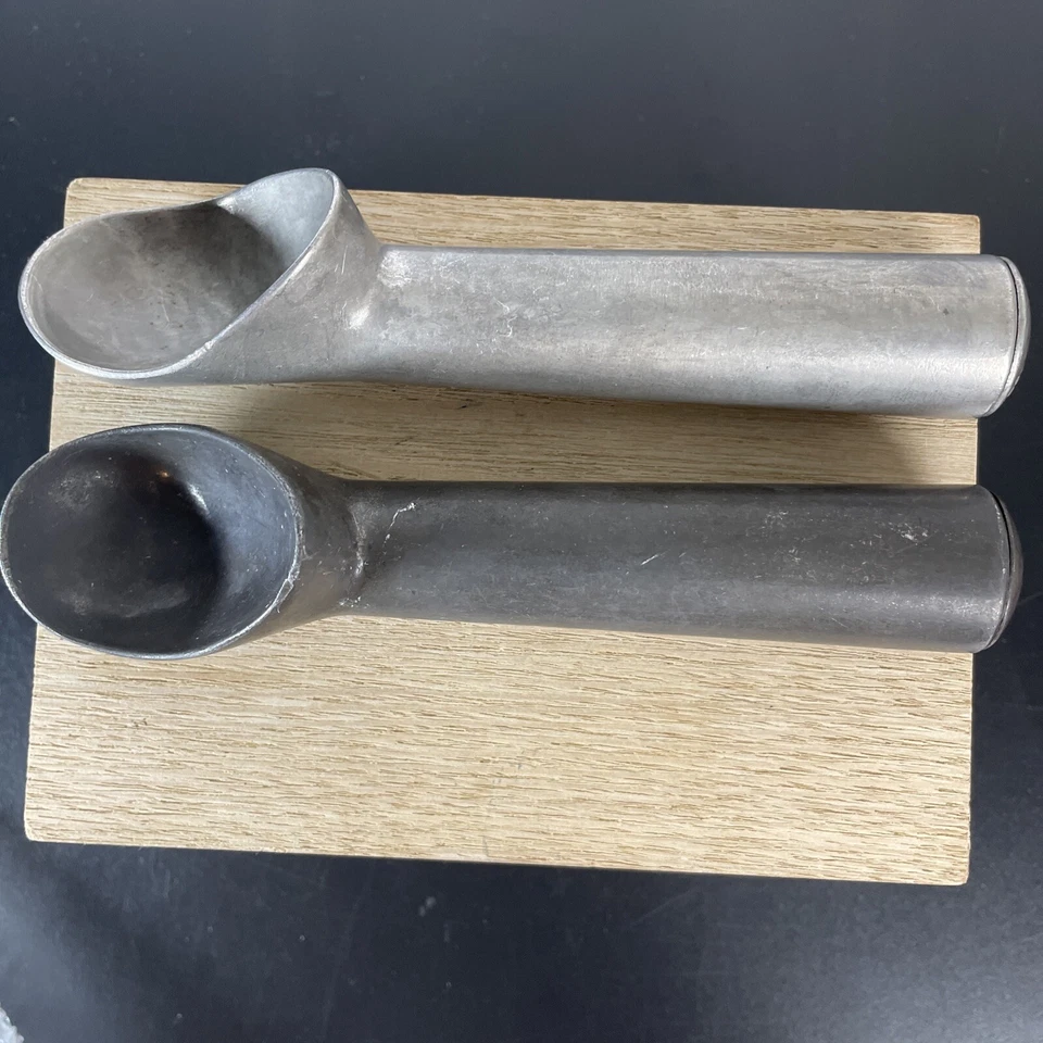 Cuchara de helado de aluminio anticongelante antiadherente Norpro más cuchara extra, 7 pulgadas Foto 2 de 4