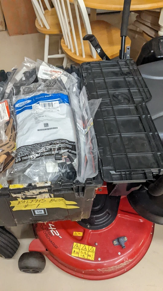 Puerta levadiza SCION xB 2008-2015 puerta trasera moldura lateral Toyota OEM # 75573-12370  Foto 4 de 4