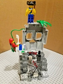 LEGO Pirate Set 7074 Skull Island Complete Minifigs Manual NEW