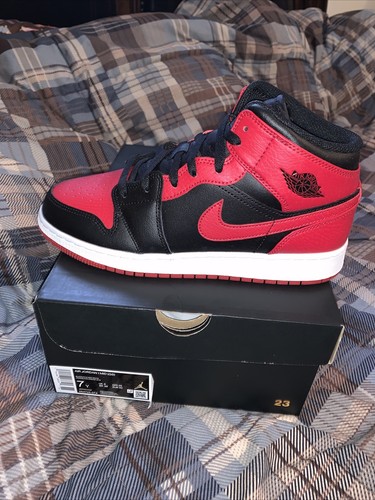 Nike Air Jordan 1 Mid (GS) “Banned 