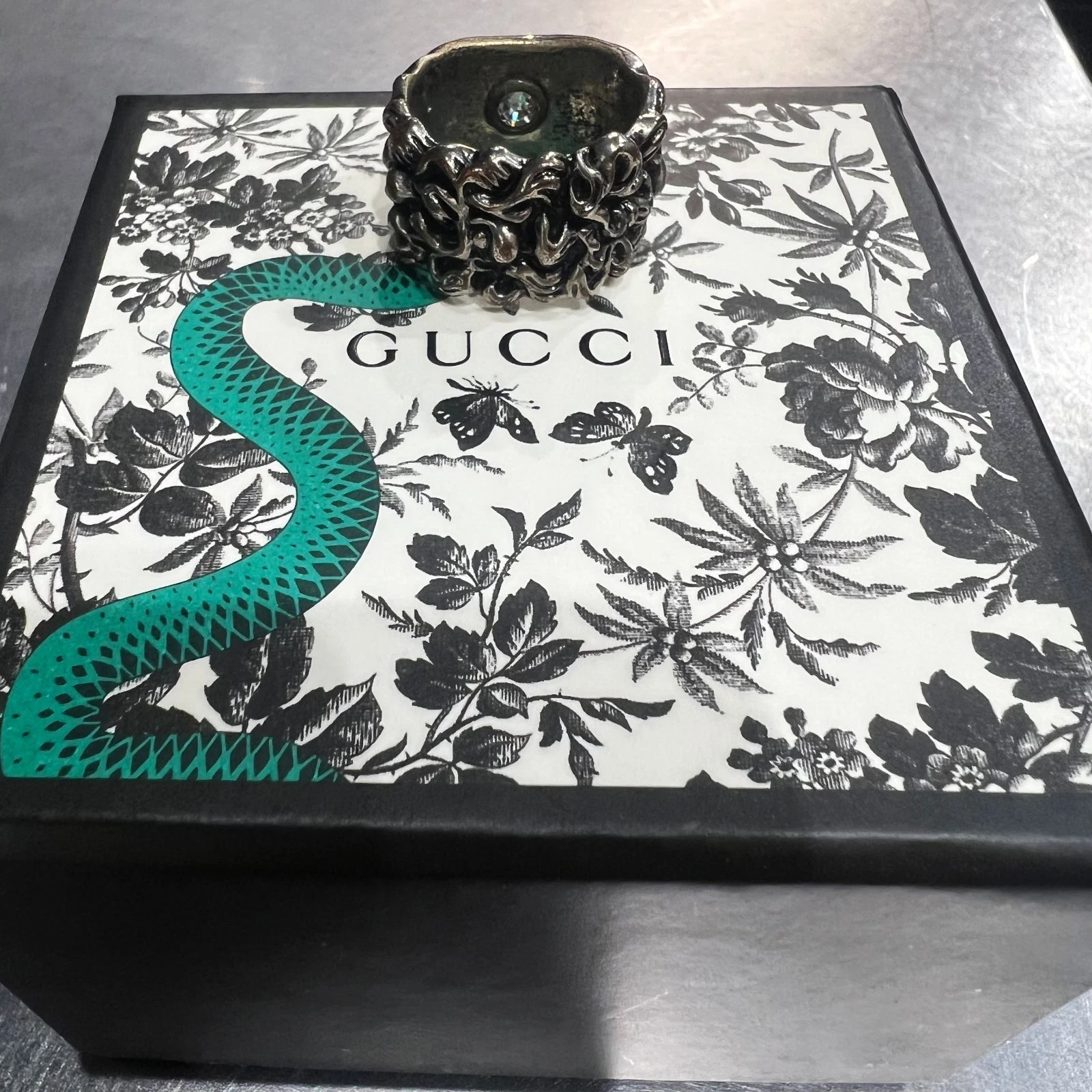 Bague crinière de lions en cristal GUCCI en argent taille 20 avec boite accessoires, étiquette et S