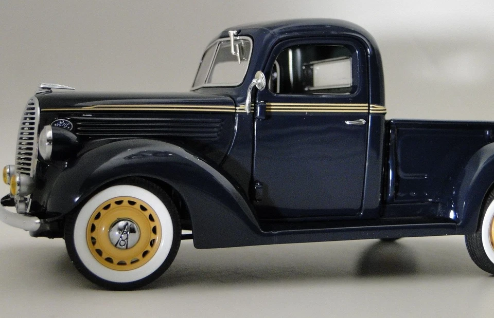 Ford Pickup Truck Wagon Classic Custom Built Metal Model Race Car 18 1 24 - Image 3 of 4