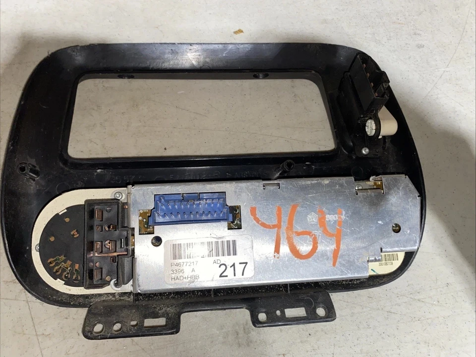 Dodge Grand Caravan 1996-2000 aire acondicionado calefacción control de clima con bisel OEM. 4677217 Foto 4 de 4