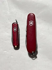 Lot of 2 Victorinox Swiss Army knives - Super Tinker - Classic Signature