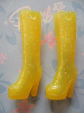 BARBIE DOLL / PAIR OF SHOES: BOOTS, PUMPS ....... (382)
