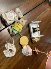 CALICO CRITTERS FURNITURE and ACCESSORIES  LOT  3 FIGURES  SYLVANIAN
