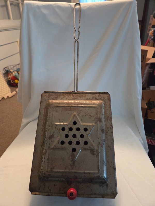 Vintage Metal Campfire Popcorn Popper with Star Design and Red Knob