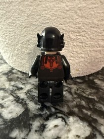 LEGO Marvel Hank Pym Ant-Man Minifigure sh202 76039 Avengers Figure