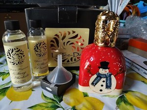 La Tee Da Fragrance Lamp Christmas Snowman Hand Painted w/ Wick & Ornate Topper