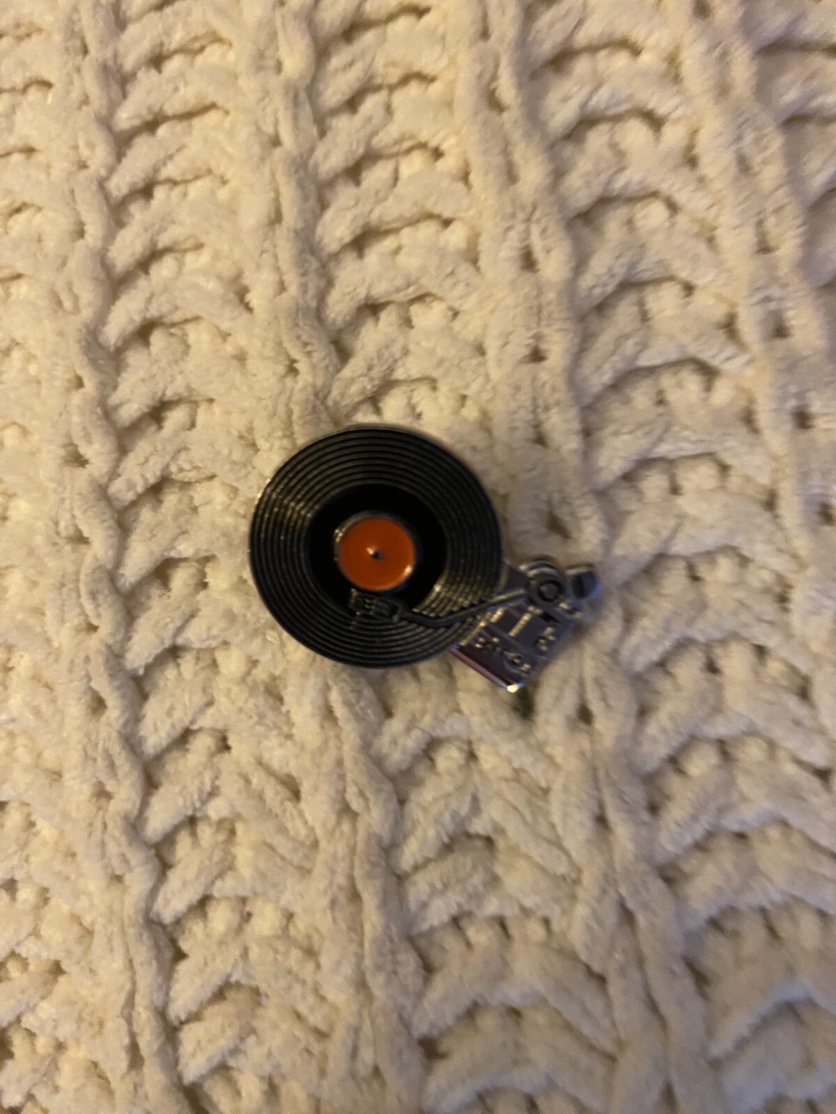 Vintage Record Player Enamel Metal Pin Badge 2.5cm-image