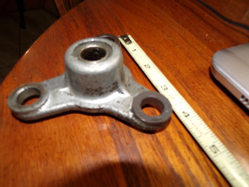 Buena aleación usada Mercedes-Benz #1864100030 eje de hélice centrado cruz 190SL, pontón Foto 3 de 4