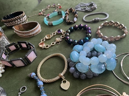 71 Vintage Costume Jewelry Womens Bracelets From Estate of a Jewelry Collector - Picture 6 of 24