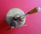 V. NICE THE HORTON MFG. CO. NO.34 BLUE GRASS SIMPLEX FREE SPOOL BAITCASTER REEL