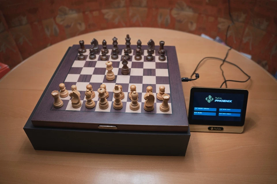 Mephisto Phoenix M - Schachcomputer von Millenium