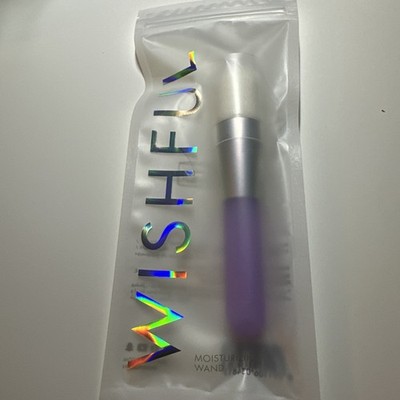 HUDA Beauty Moisturizing Wand Brush