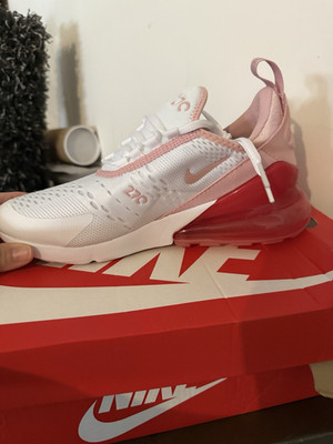 Nike Air Max 270 White Pink Red Low Top Lace-Up Athletic Sneaker New w/Box