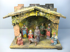 alte Weihnachtskrippe mit 8 Figuren Ton Holz handbemalt