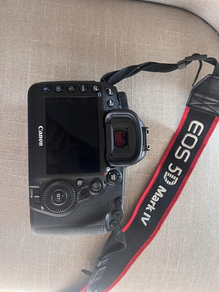 Canon EOS 5D Mark IV, photo 2 of 4