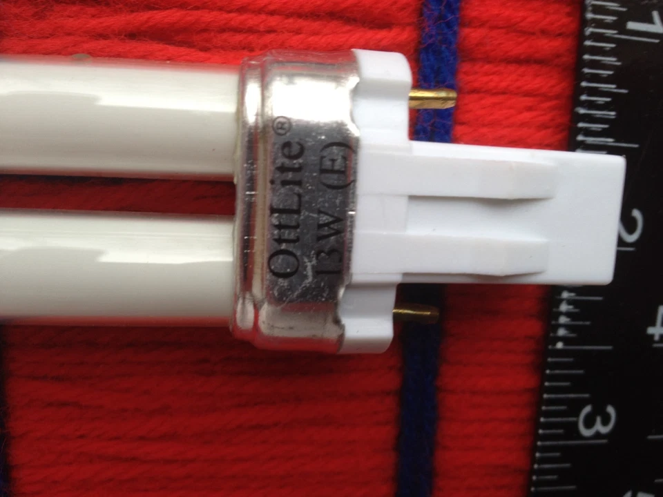 NEW Genuine Ott-lite type E mirror 13w light bulb PL13-E - FFP desk lamp PL13   - Image 3 of 4