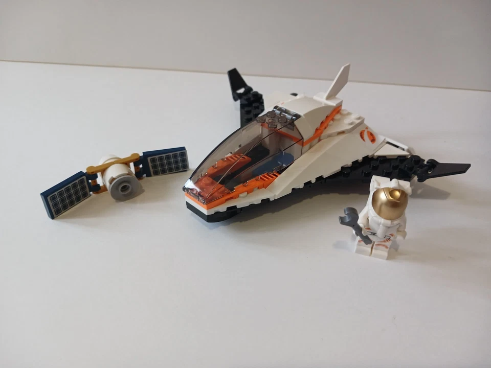 LEGO City 60224 Satellite Service Mission, photo 2 sur 3