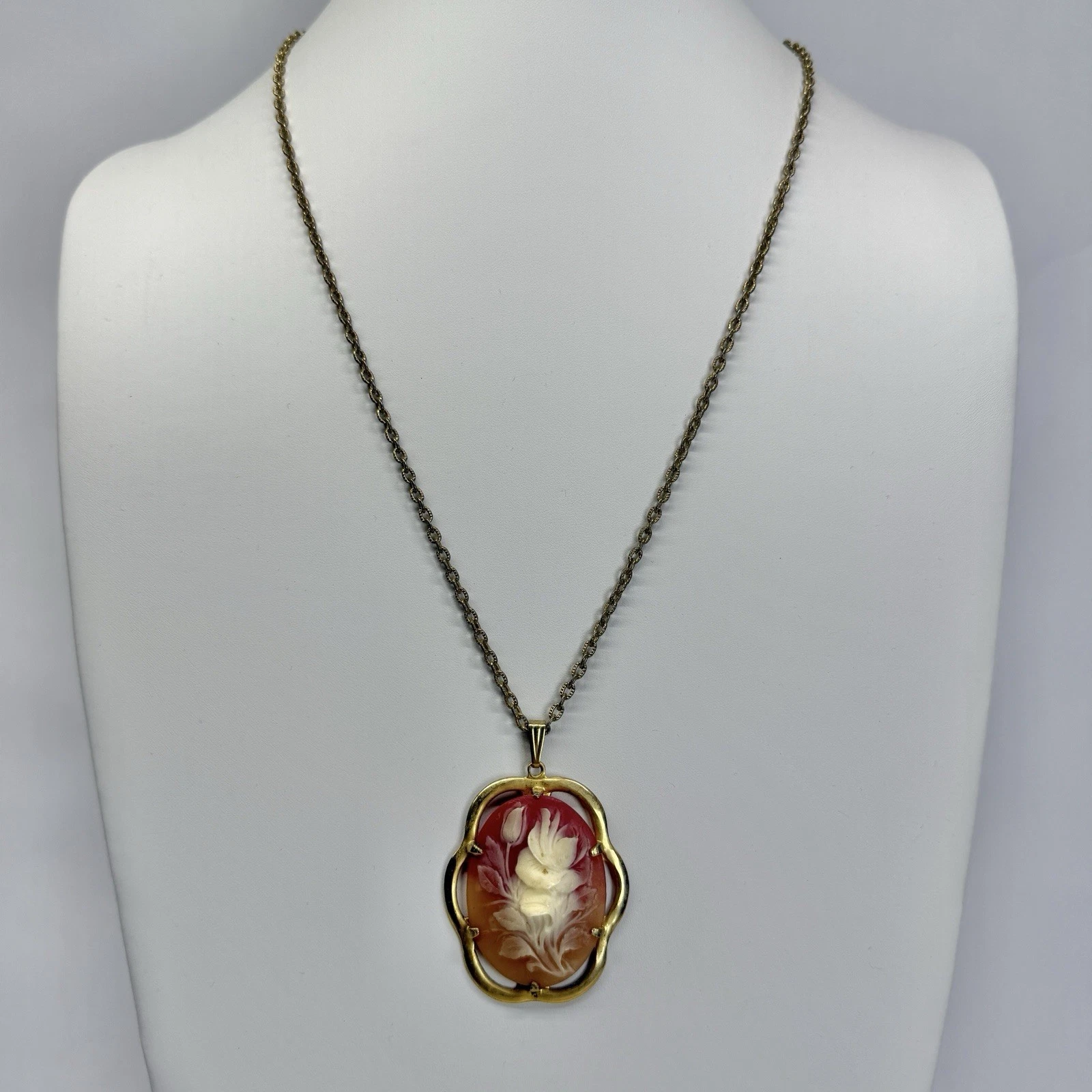 Elegant Hand Carved Floral Cameo Gold Tone Vintage Necklace Jewelry N278