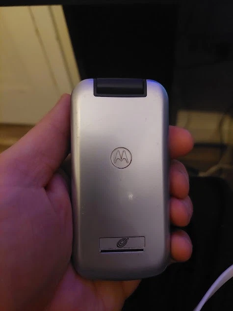 Unlocked 2010 TracFone Motorola 3G W418G Flip-Phone No SIM Card - Image 2 of 4