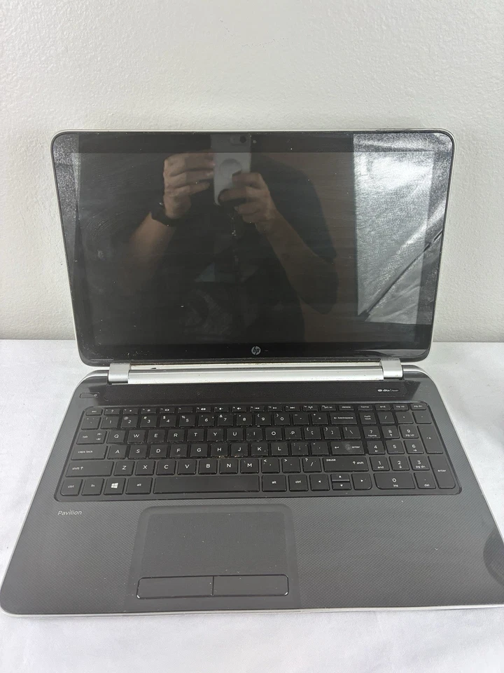 HP Pavillion 15-n210dx 15.6" FOR PARTS DOES NOT TURN ON FOR PARTS ONLY - Image 2 of 4