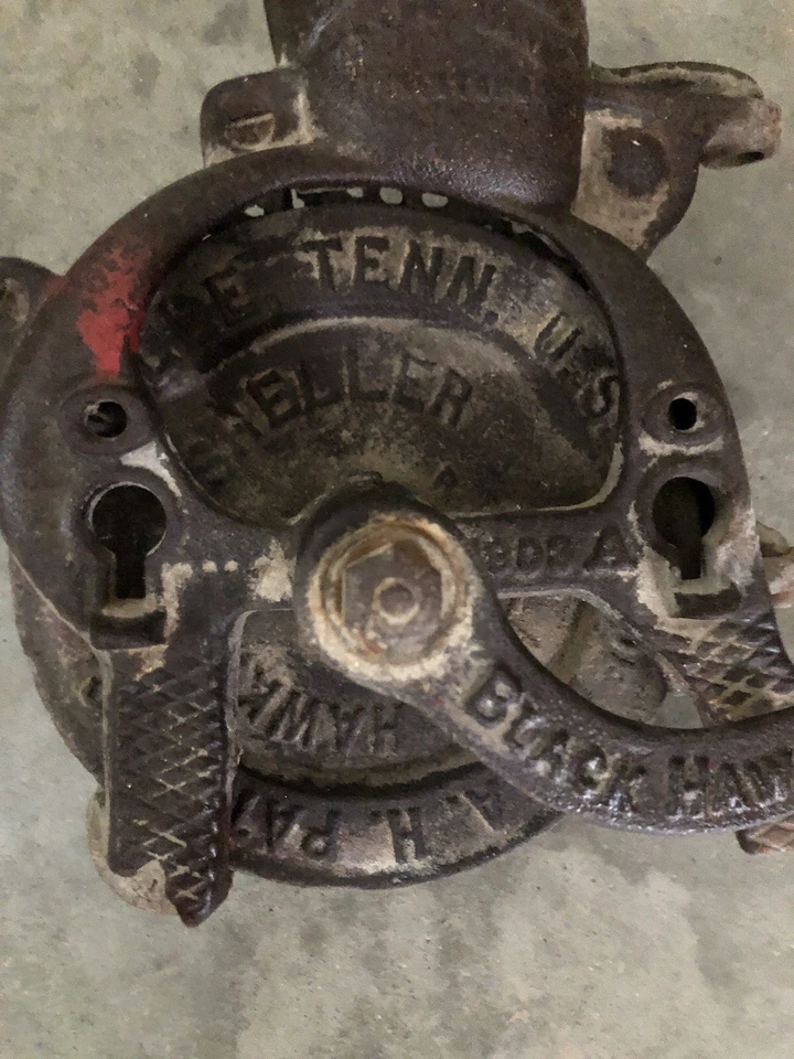CAST IRON BLACK HAWK  1903A  CORN SHELLER CLARKSVILLE TENNESSEE - Image 3 of 4