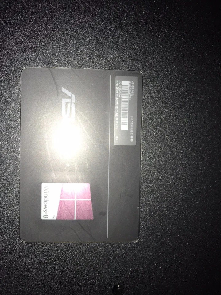 Portátil ASUS Altec Lansing AMD E2 2 GB de memoria 320 GB HDD AMD 15,6" Windows 8 como está Foto 4 de 4