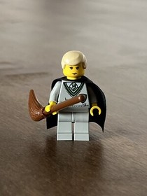 LEGO Harry Potter Hogwarts Castle Vtg Minifigures *MINT* 4709-1